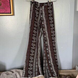 FLOWY FLARED LEGGINGS